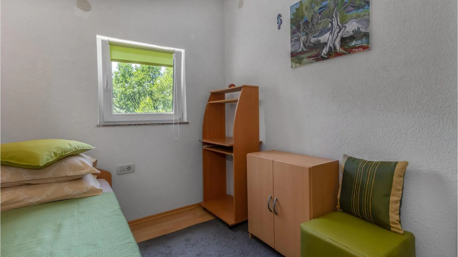 Amazing Home In Krizisce With Kitchen Veli Dol 펜션