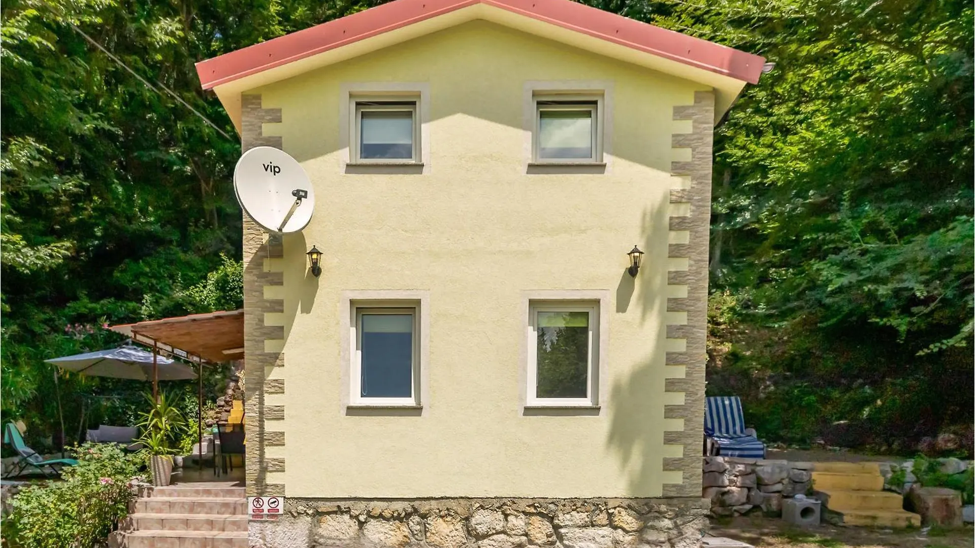 Amazing Home In Krizisce With Kitchen Veli Dol